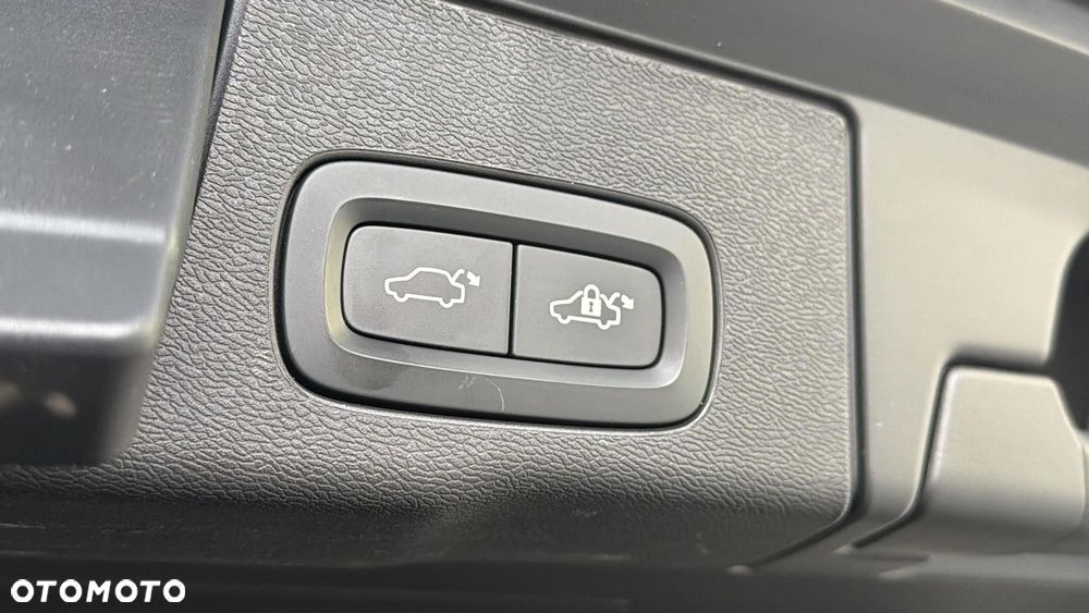 Volvo XC 60 B4 D AWD Core - 19