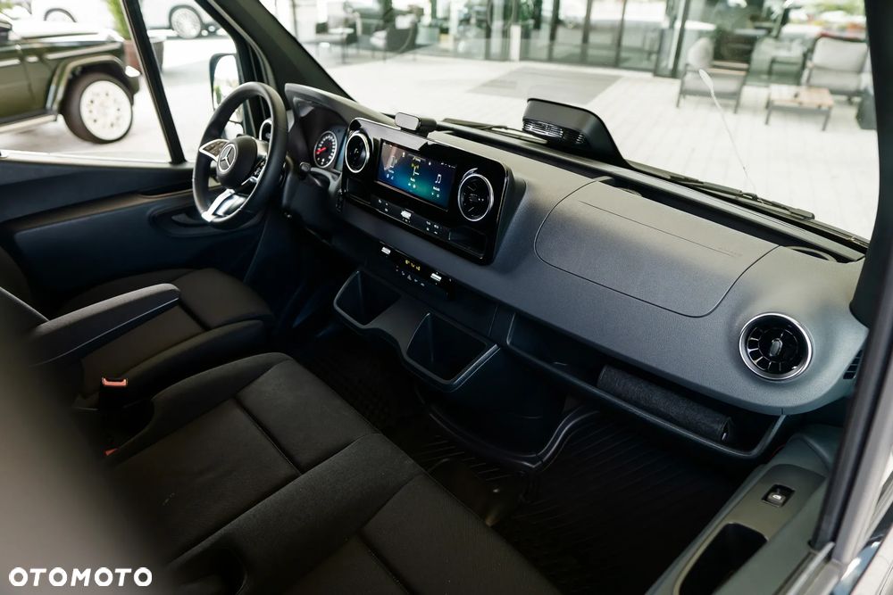 Mercedes-Benz Sprinter - 12