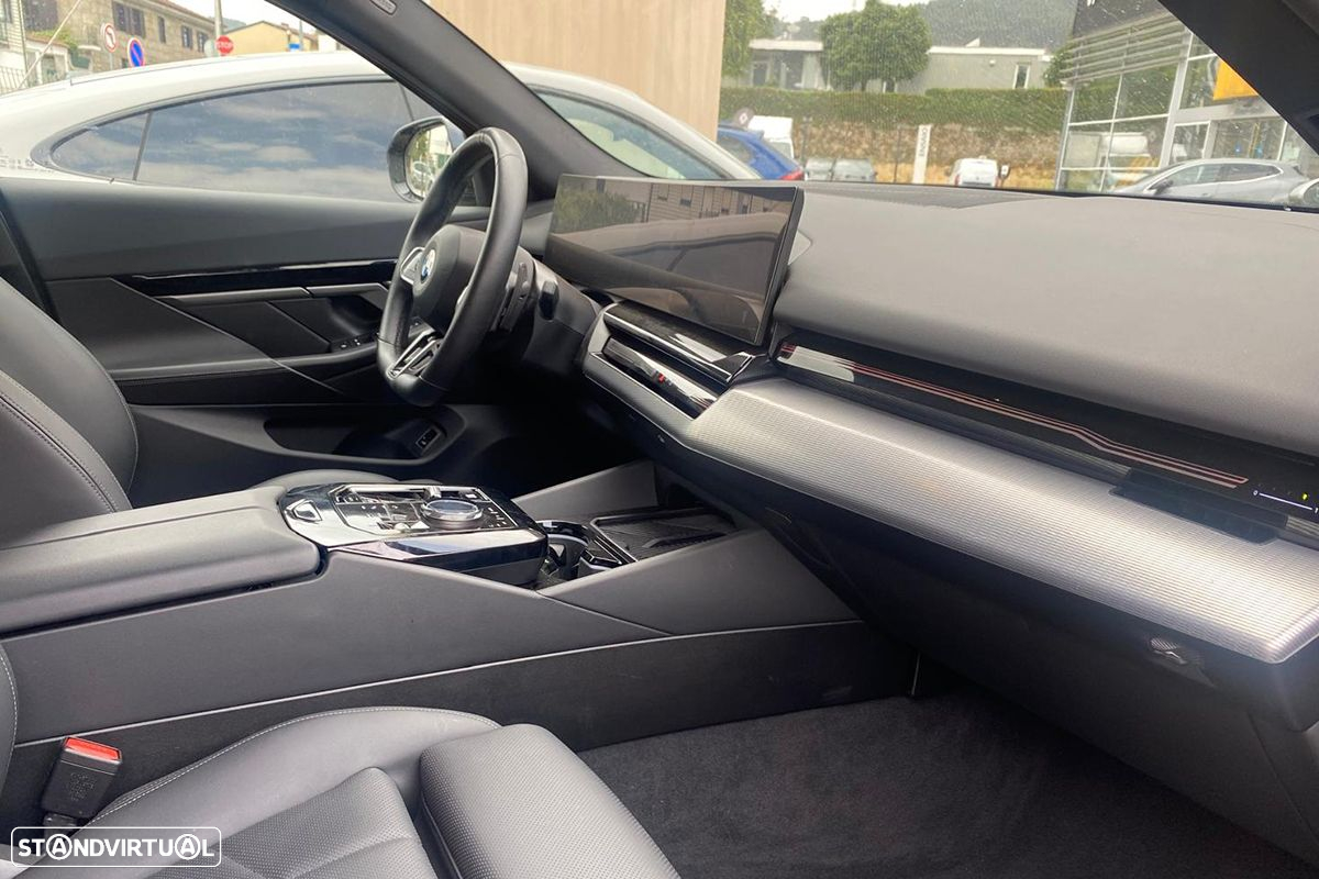 BMW 520 d Pack Desportivo M - 17