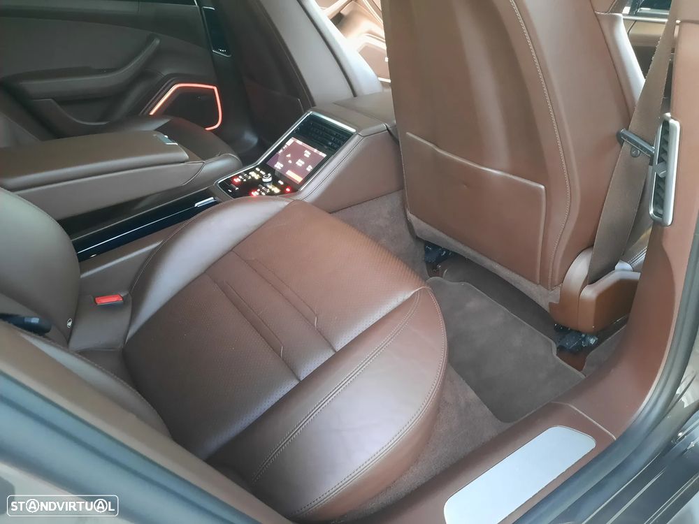 Porsche Panamera 4 E-Hybrid - 41