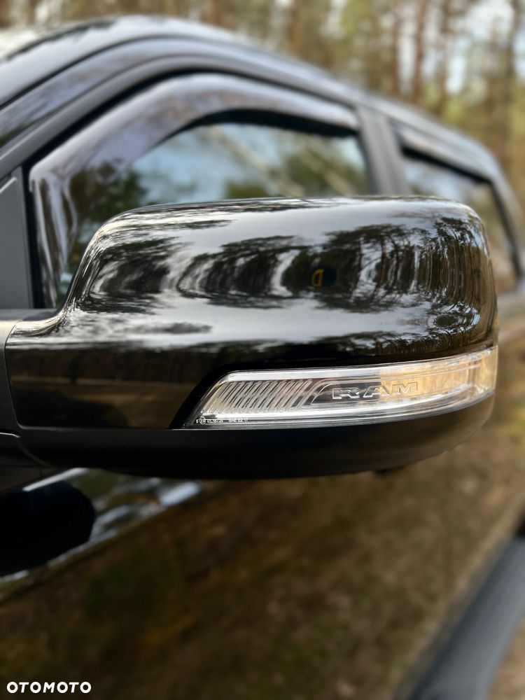 RAM 1500 5.7 Crew Cab Shortbed Laramie Black - 11