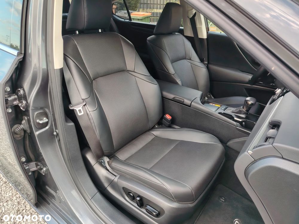 Lexus ES 300h Business Edition - 29