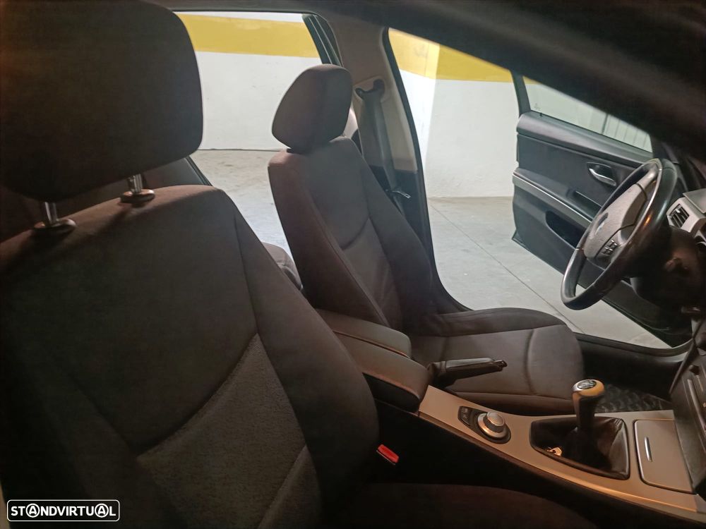 BMW 320 d Exclusive - 4