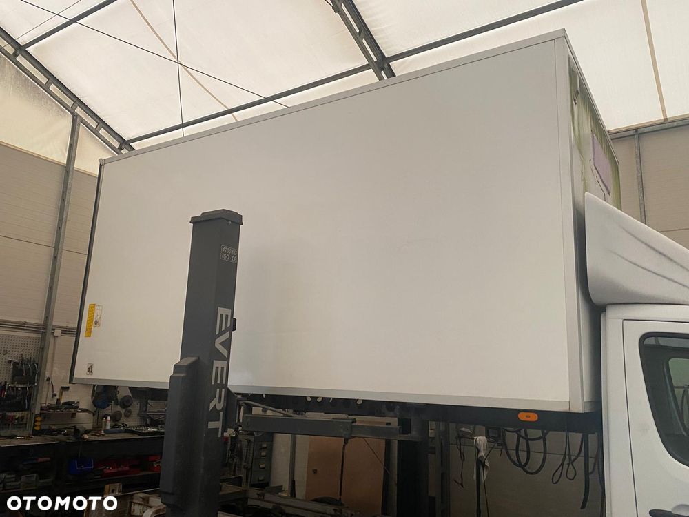 Kontener 8-europalet 4.30 metra Sprinter Crafter Master Boxer Jumper Iveco - 2