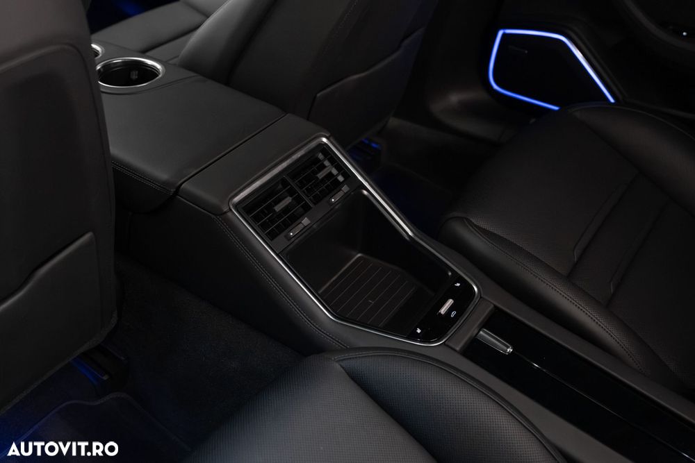 Porsche Panamera - 32