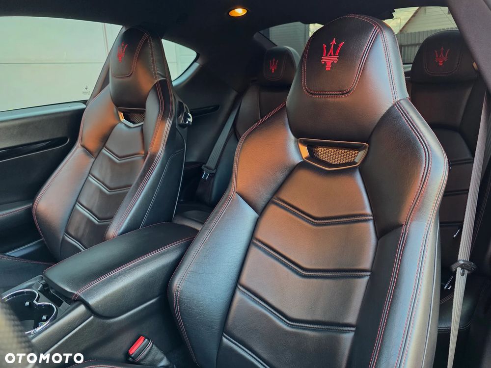 Maserati GranTurismo S Automat - 10