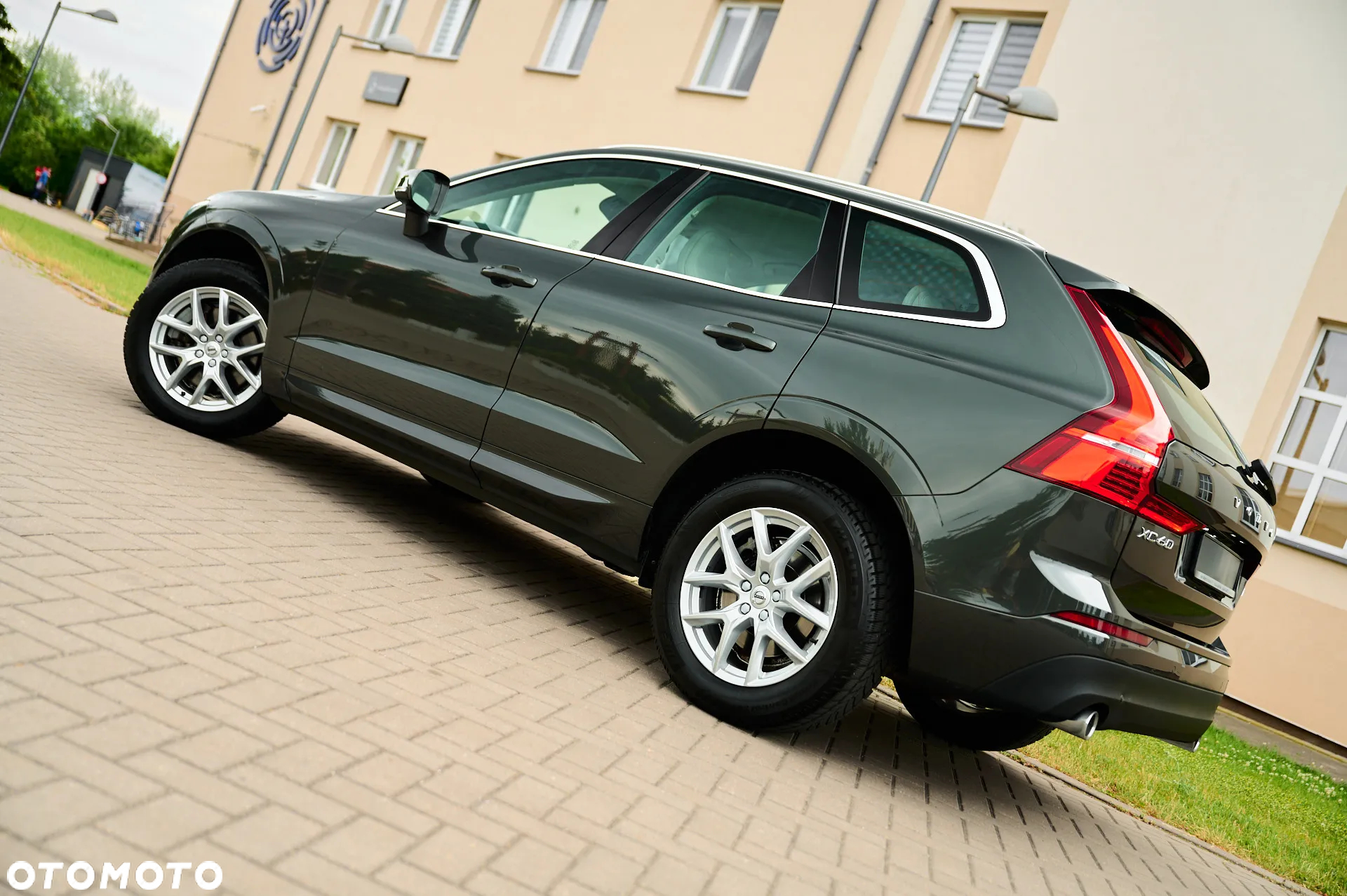 Volvo XC 60 T4 Momentum Pro - 11
