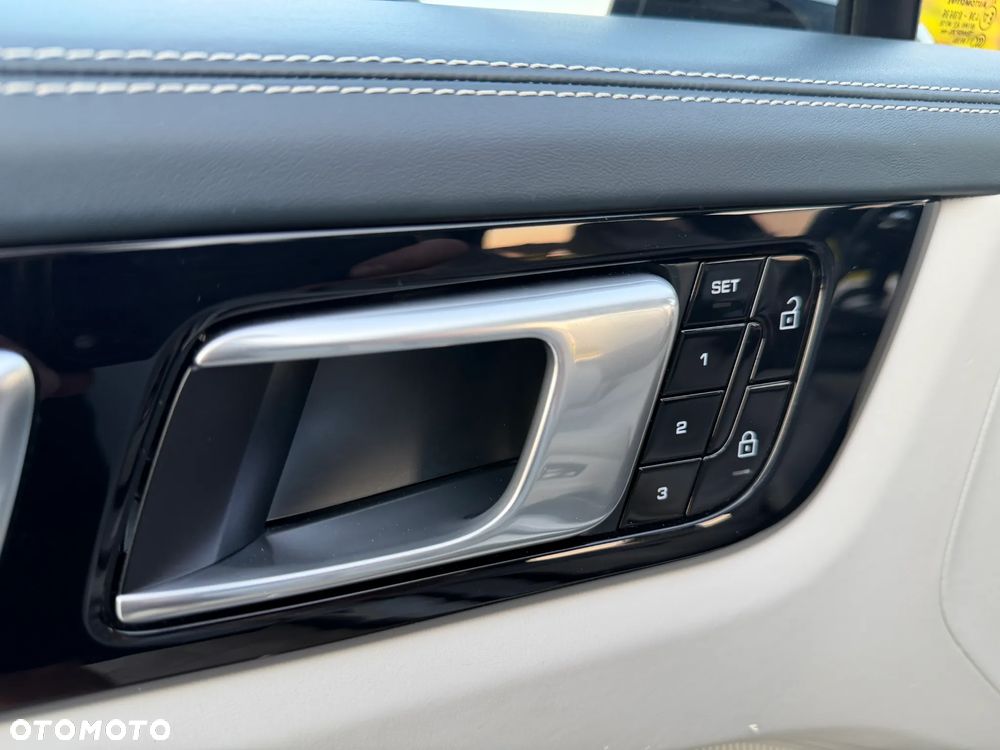 Porsche Cayenne Platinum Edition - 17