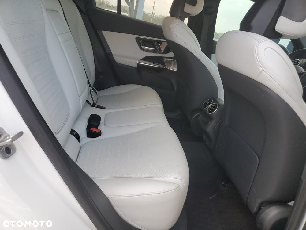 Mercedes-Benz GLC - 11