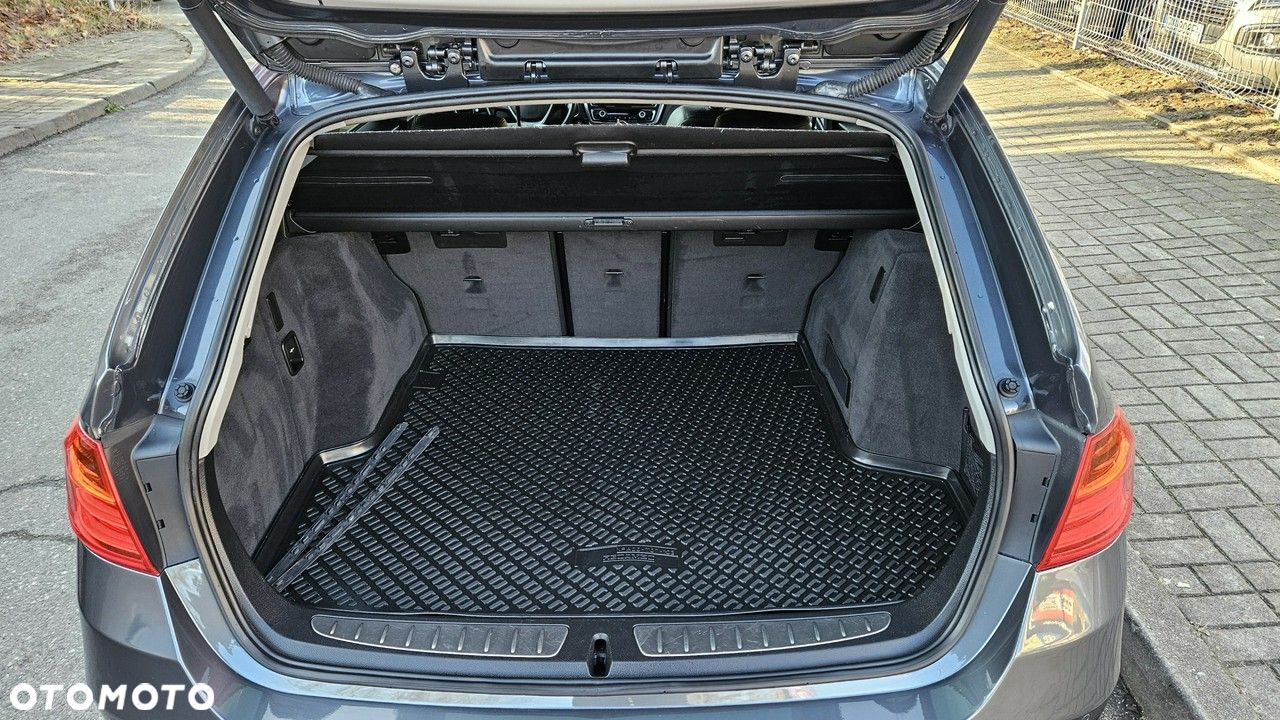 BMW Seria 3 320d Touring Luxury Line - 13