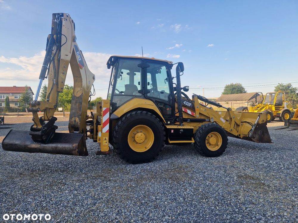 Caterpillar 432F2 - 3