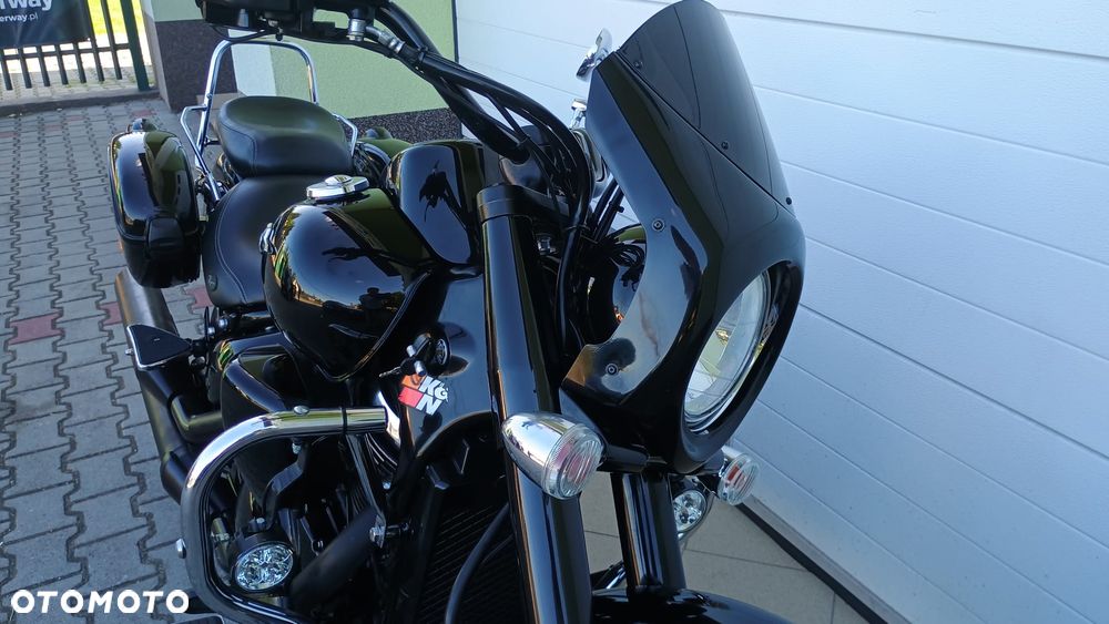 Suzuki Intruder - 12