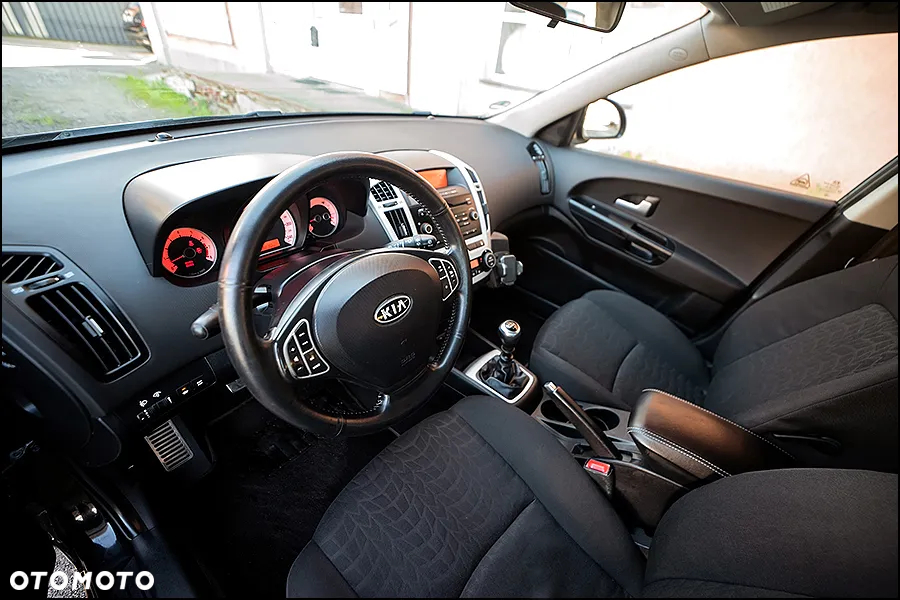 Kia Ceed - 14