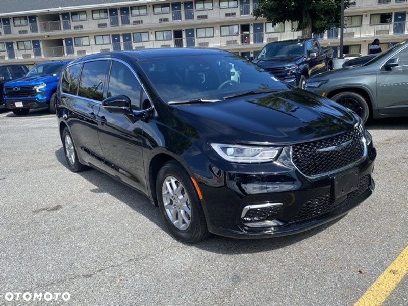Chrysler Pacifica - 5