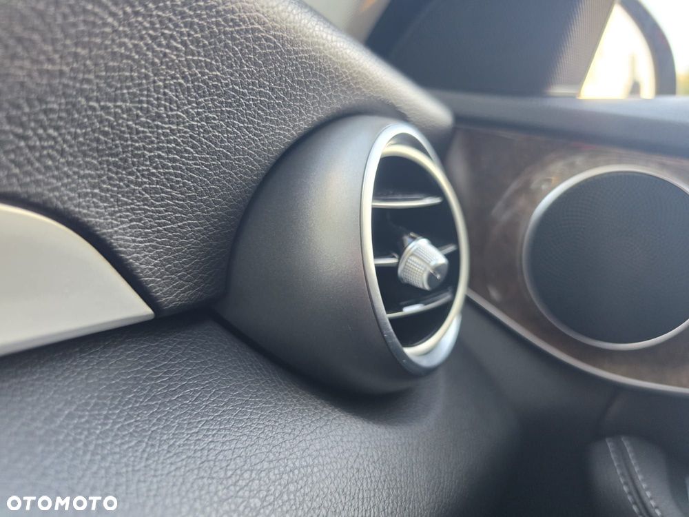Mercedes-Benz Klasa C 200 4-Matic 7G-TRONIC - 26