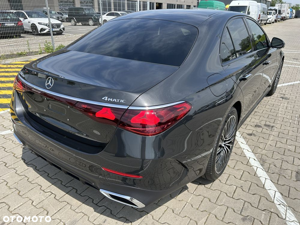 Mercedes-Benz Klasa E 300 PHEV 4-Matic AMG 9G-Tronic - 4