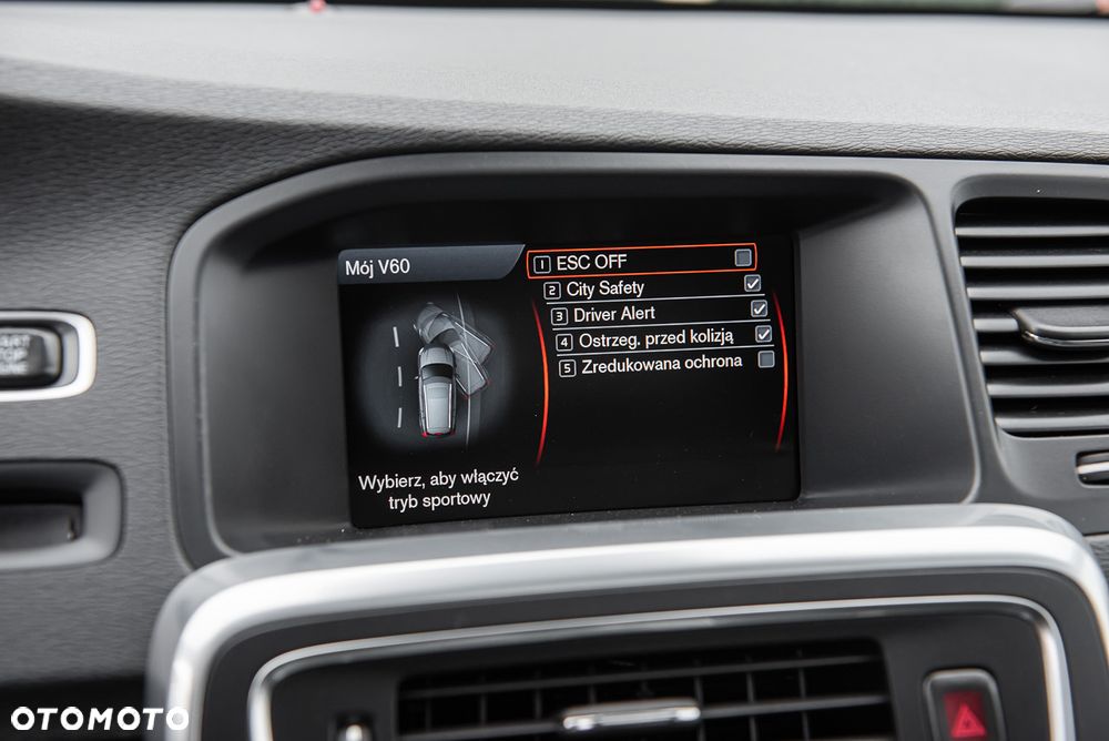 Volvo V60 D5 AWD Geartronic RDesign - 24