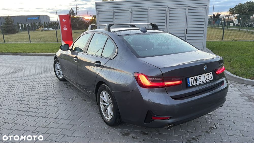 BMW 3 Series 2019 photo 3