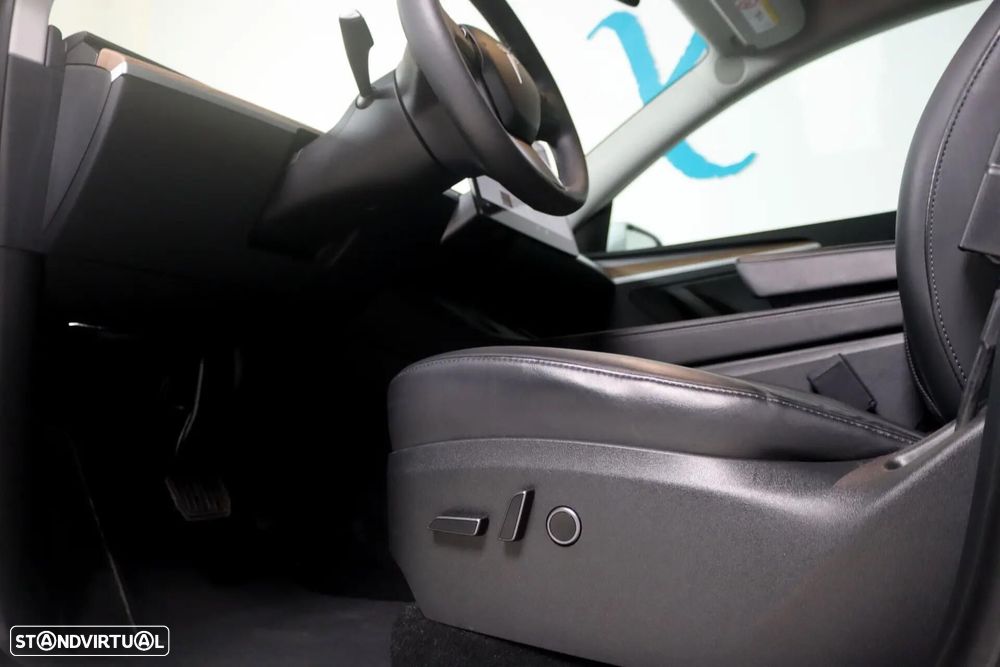 Tesla Model Y Long Range Dual Motor AWD - 13