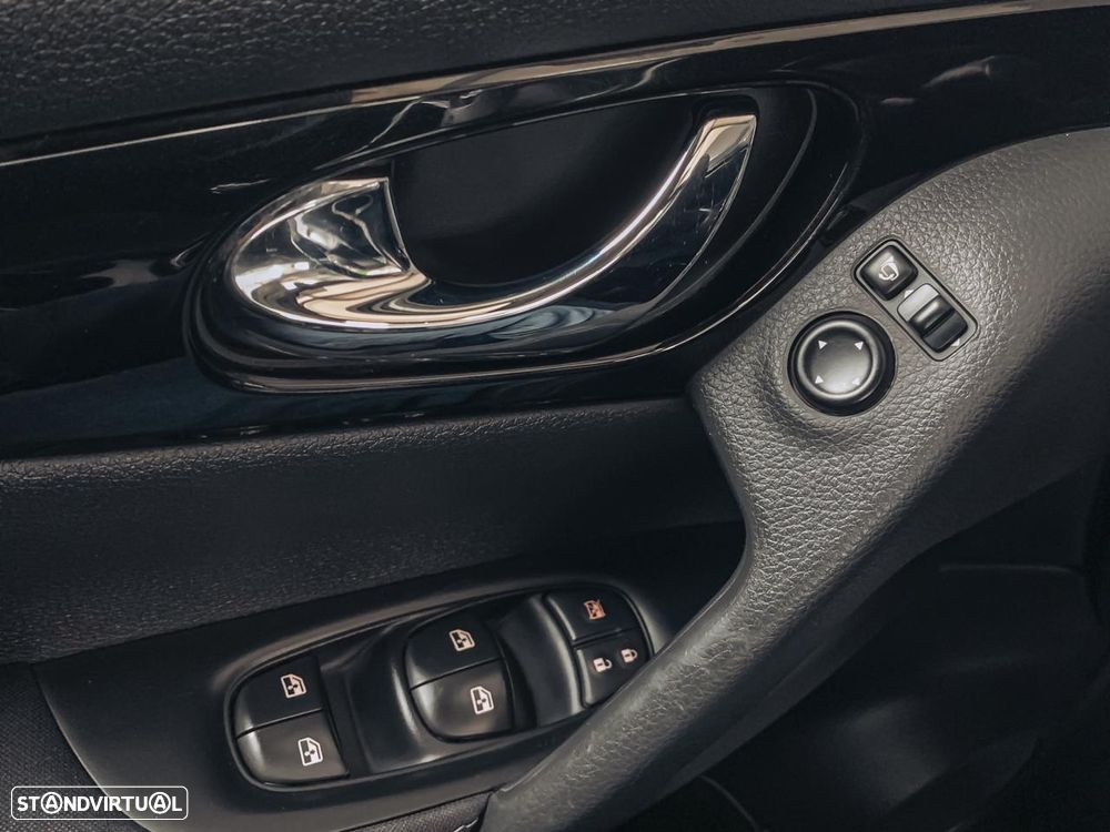 Nissan Qashqai 1.5 dCi N-Connecta J18 - 16