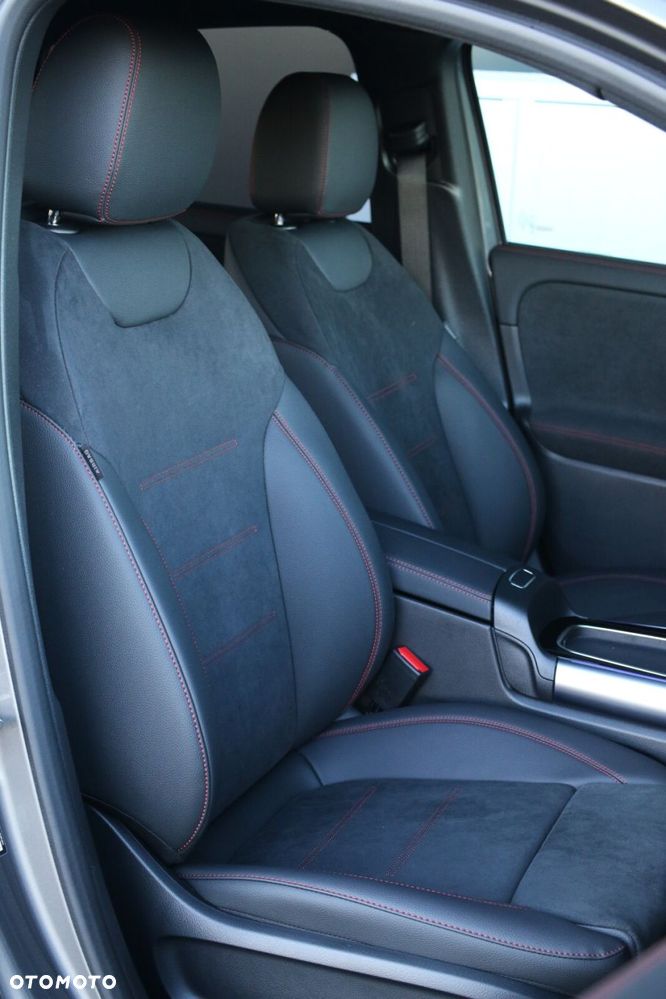 Mercedes-Benz GLA - 28