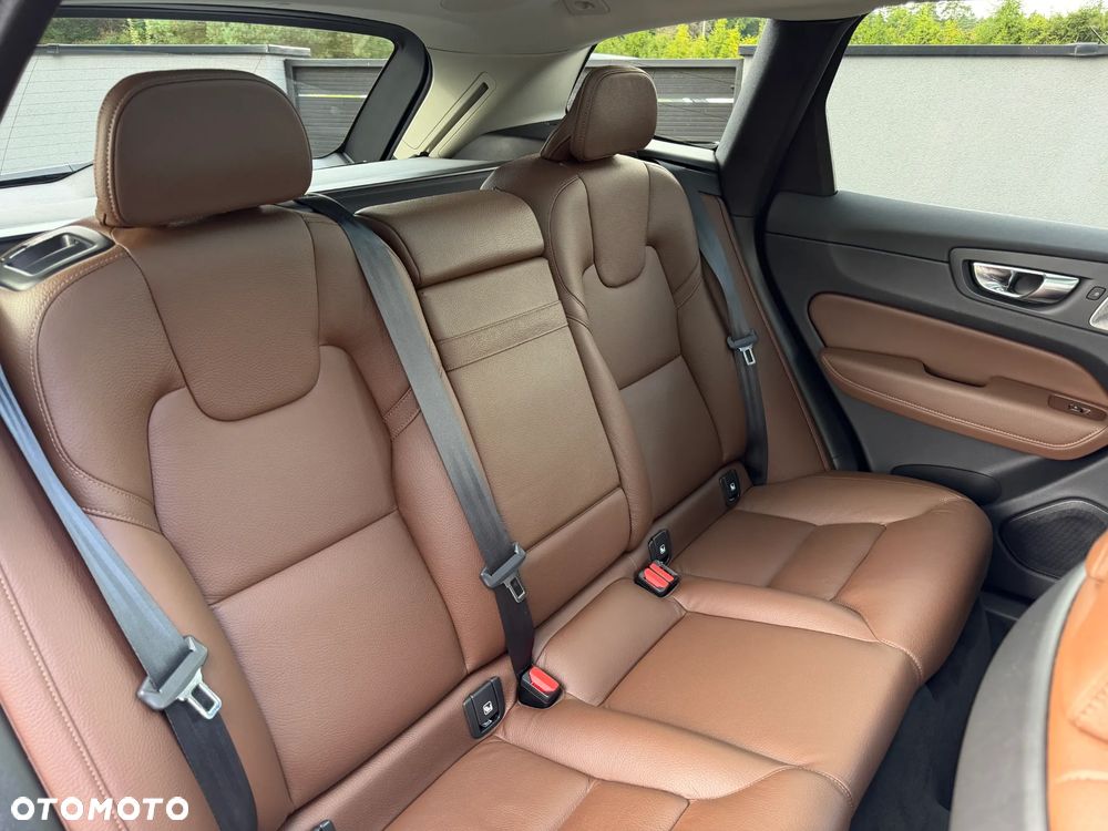 Volvo XC 60 B5 B AWD Inscription - 24