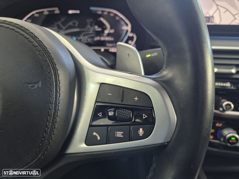 BMW 530 e Pack Desportivo M - 15