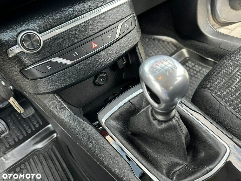 Peugeot 308 1.2 PureTech Allure Pack S&S - 23