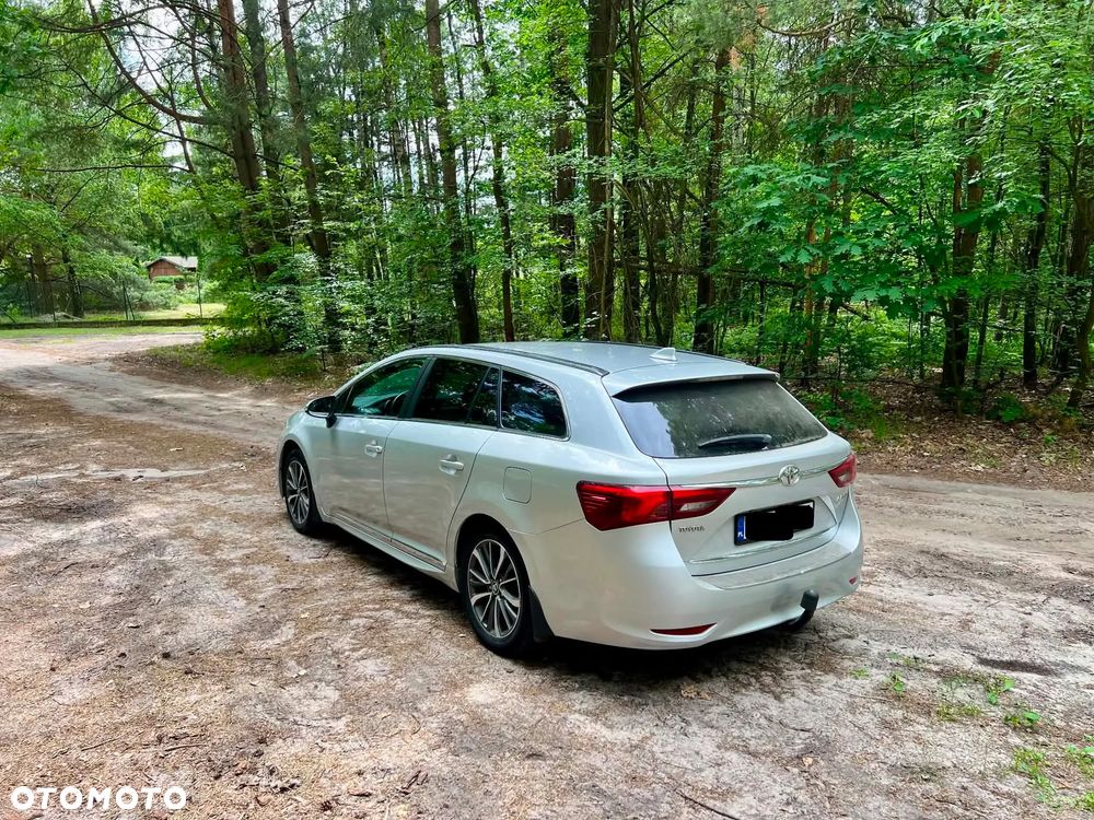 Toyota Avensis 2.0 D-4D Premium - 4