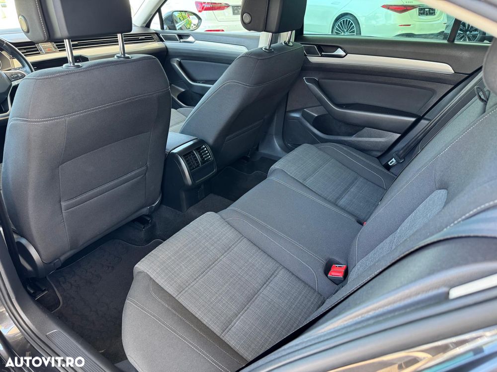 Volkswagen Passat 2.0 TDI DSG Comfortline - 11