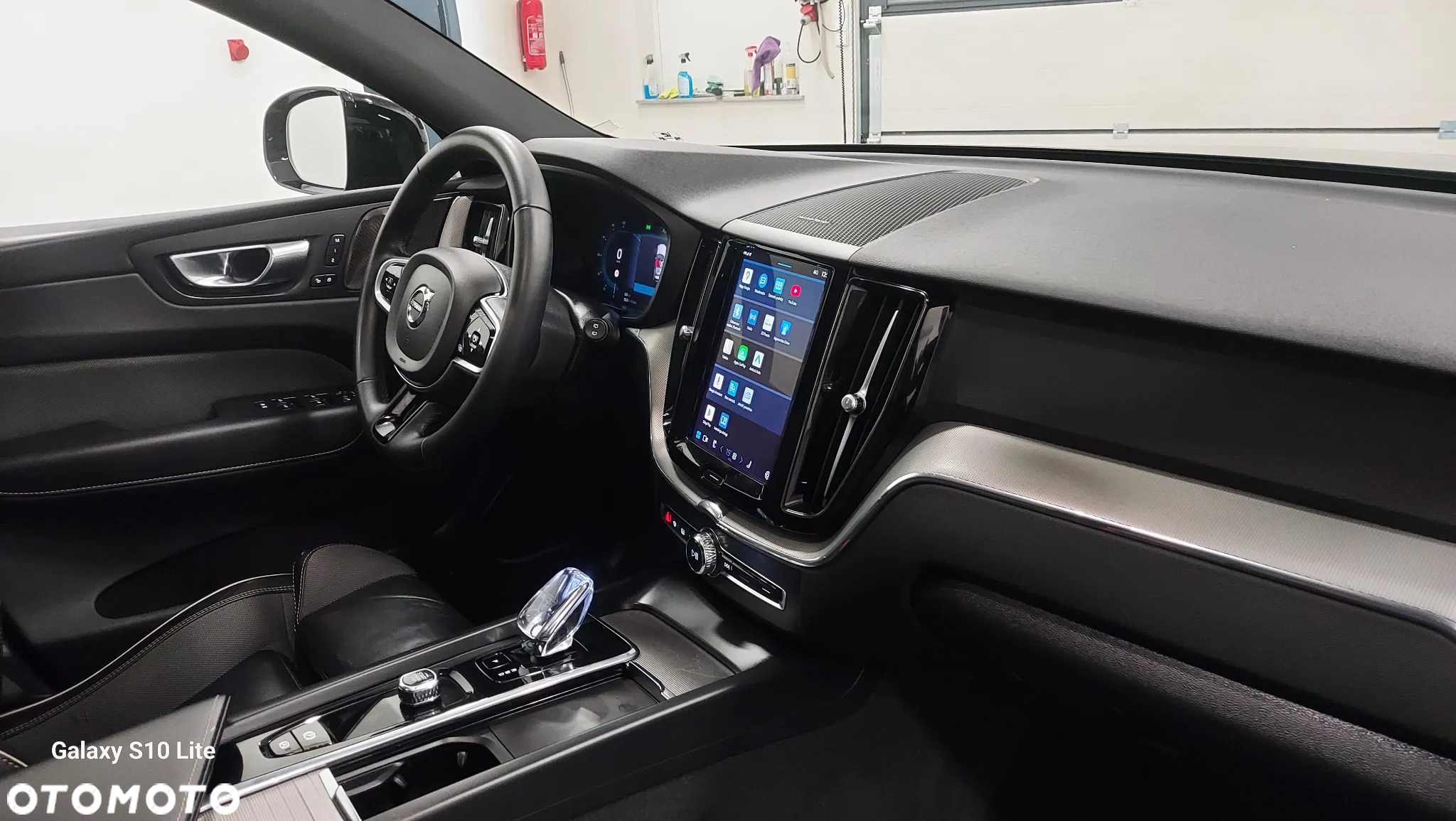 Volvo XC 60 B4 D AWD Plus Dark - 20