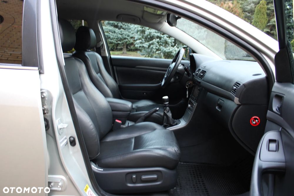 Toyota Avensis 2.0 D-4D Sol Premium - 23