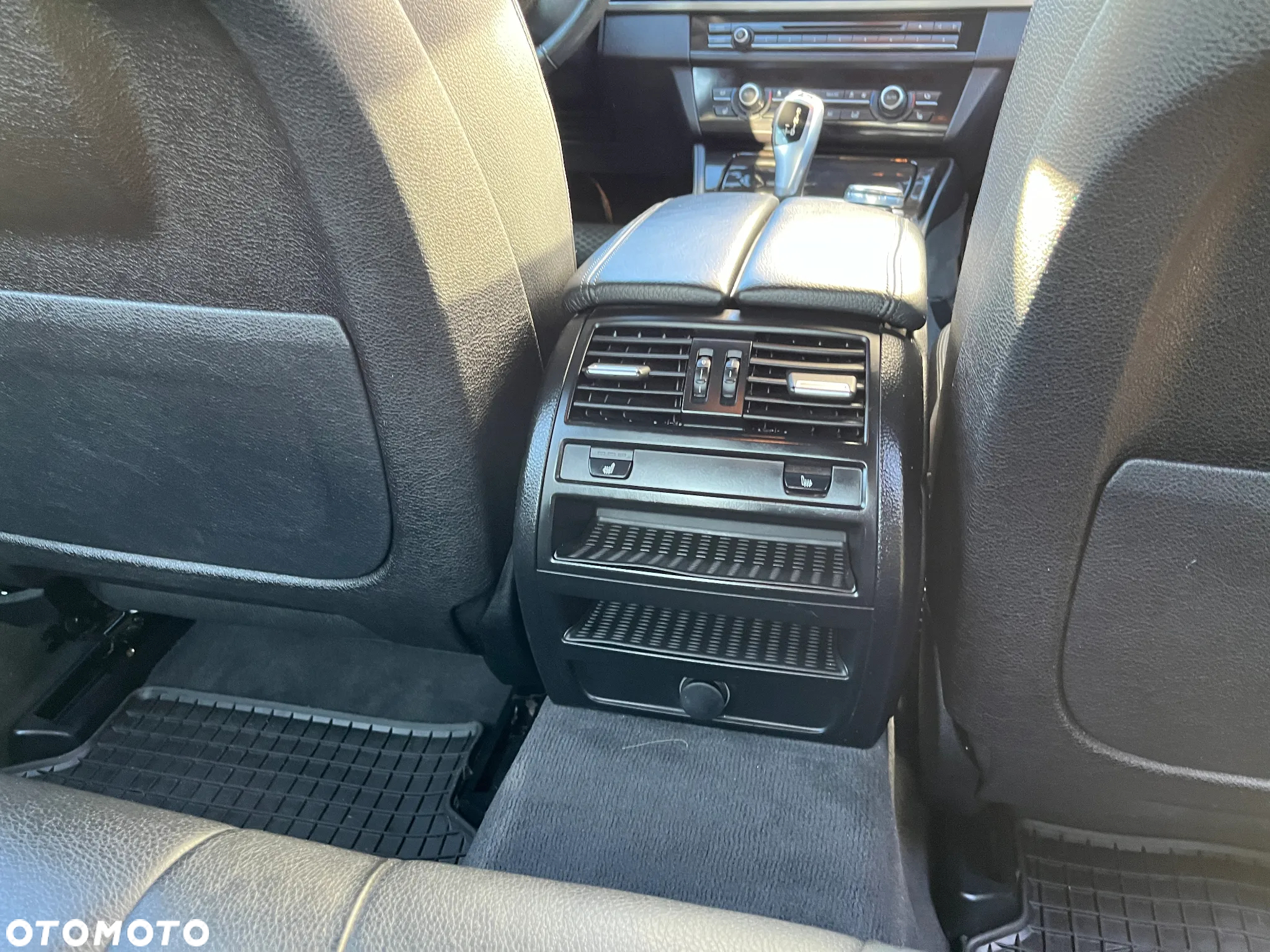 BMW Seria 5 528i xDrive - 14