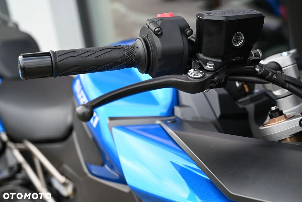 Suzuki GSX - 18