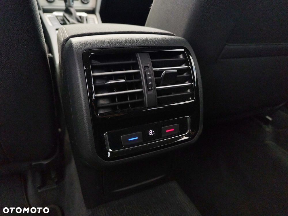 Volkswagen Passat - 14