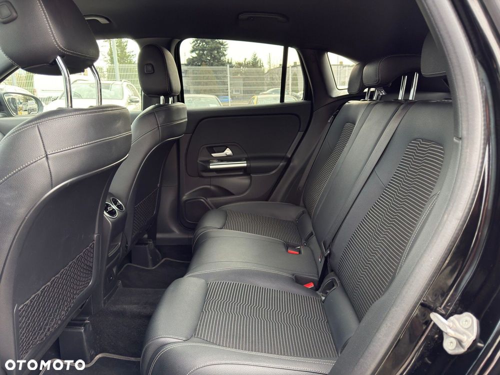 Mercedes-Benz GLA 200 Progressive - 24