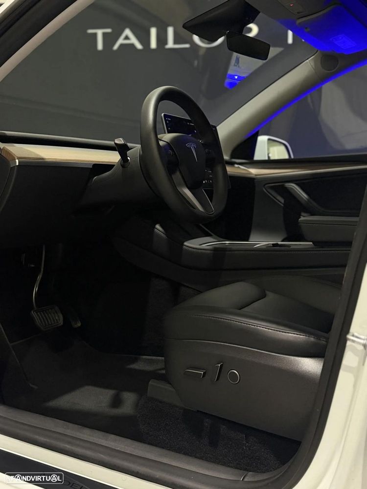 Tesla Model Y Long Range Dual Motor AWD - 15