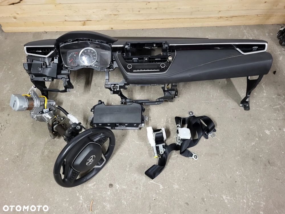 Toyota corolla e21 SE deska konsoleta pasy airbag kierowca pasezer - 10