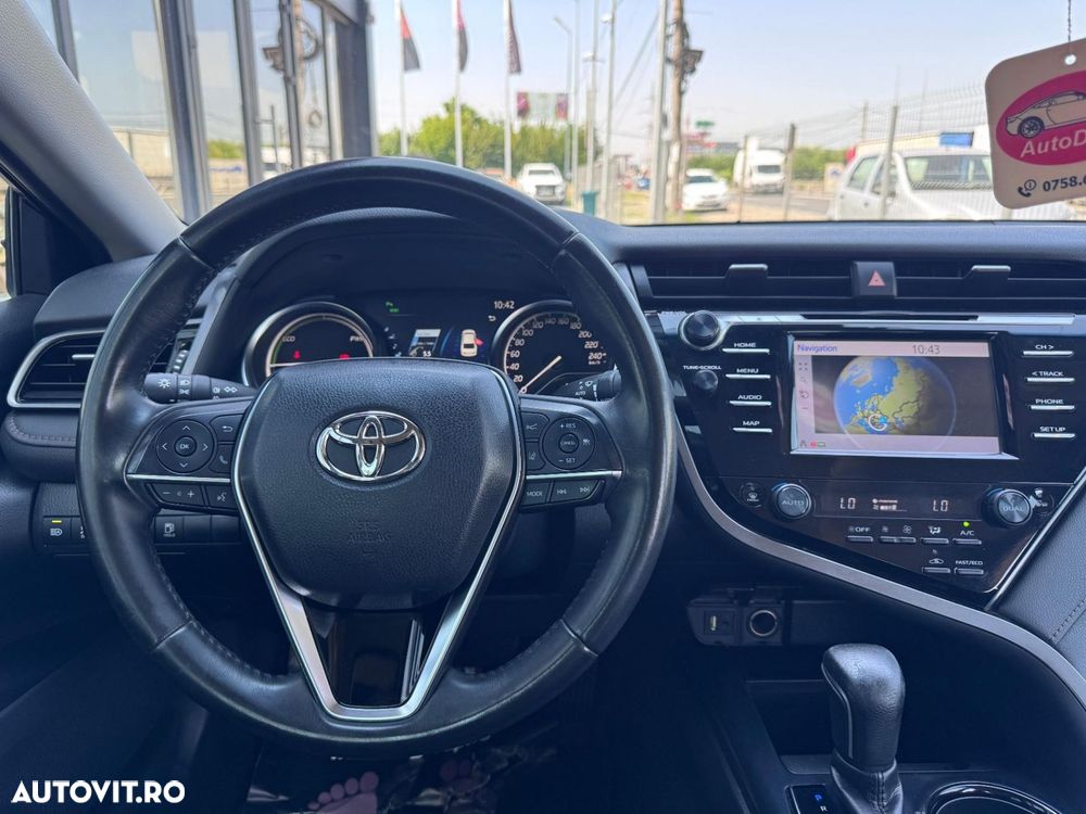 Toyota Camry - 10
