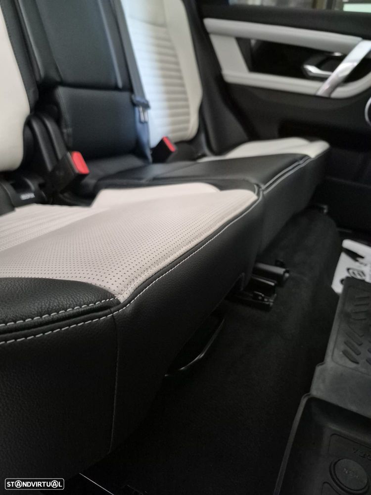 Land Rover Discovery Sport P300e R-Dynamic S - 55