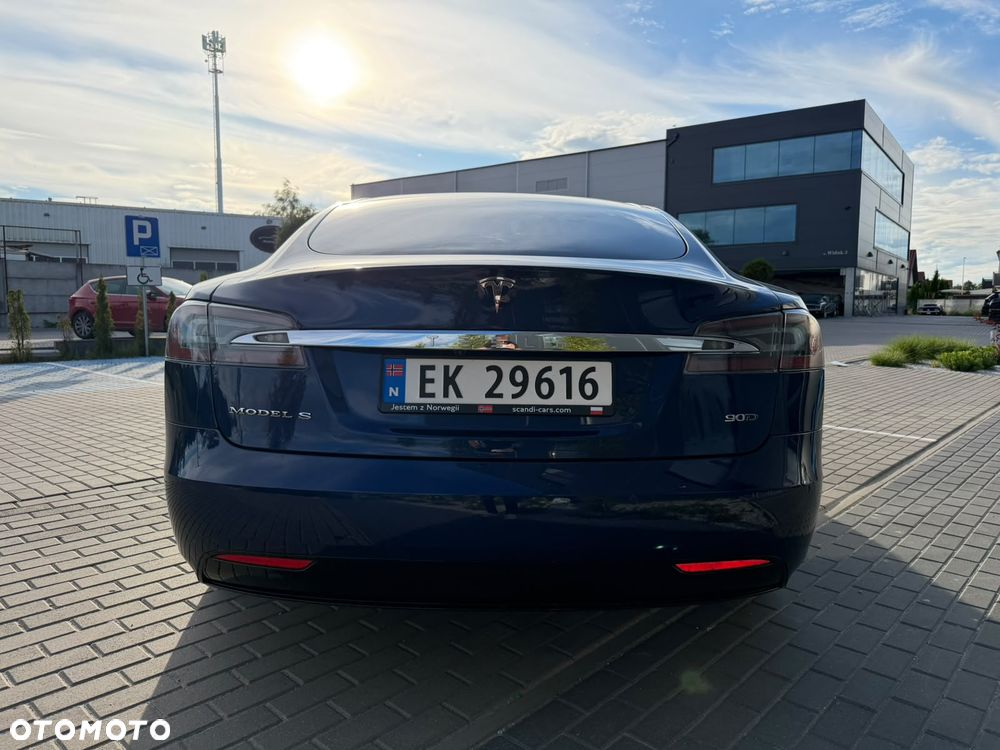 Tesla Model S - 5