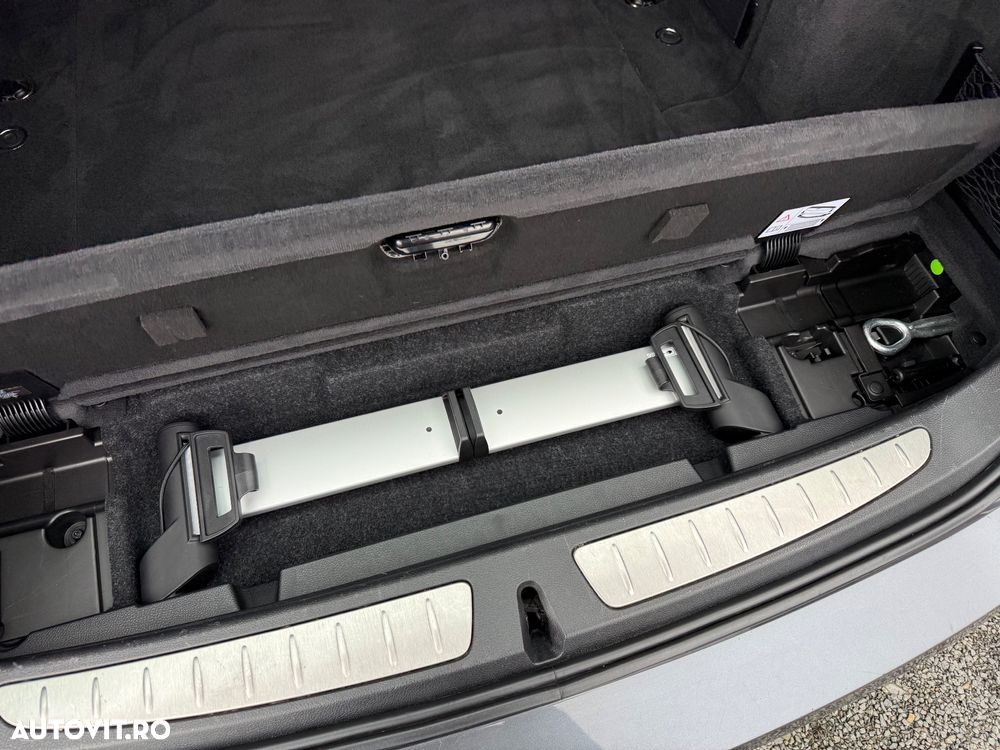 BMW Seria 3 318d Touring - 10