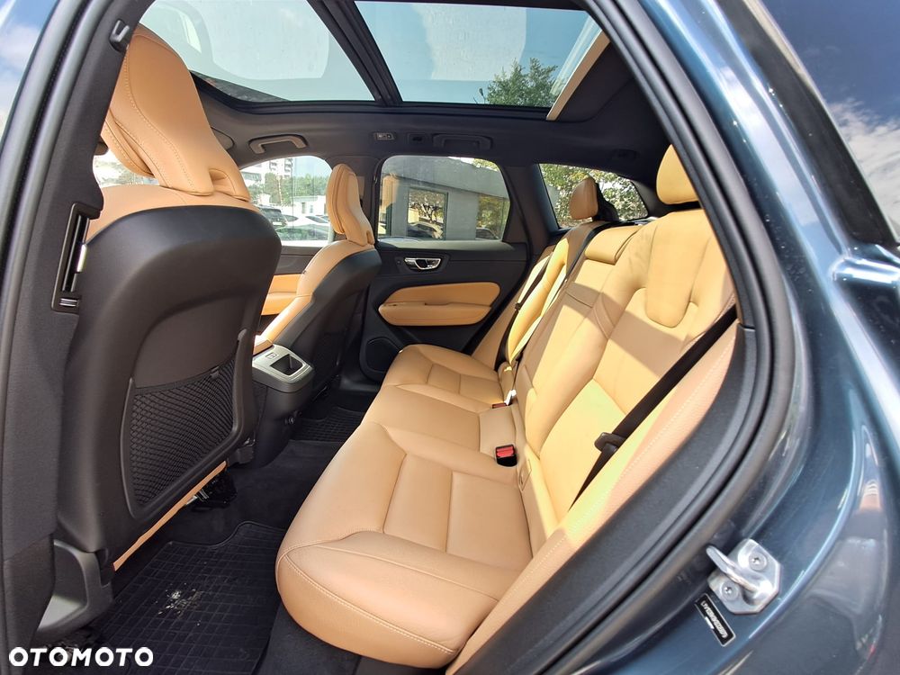 Volvo XC 60 T5 GPF Momentum - 23