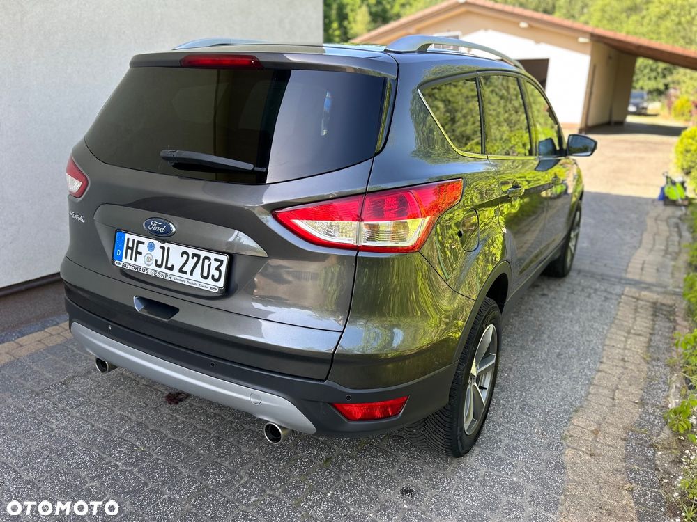 Ford Kuga 2.0 TDCi 2x4 Titanium - 10
