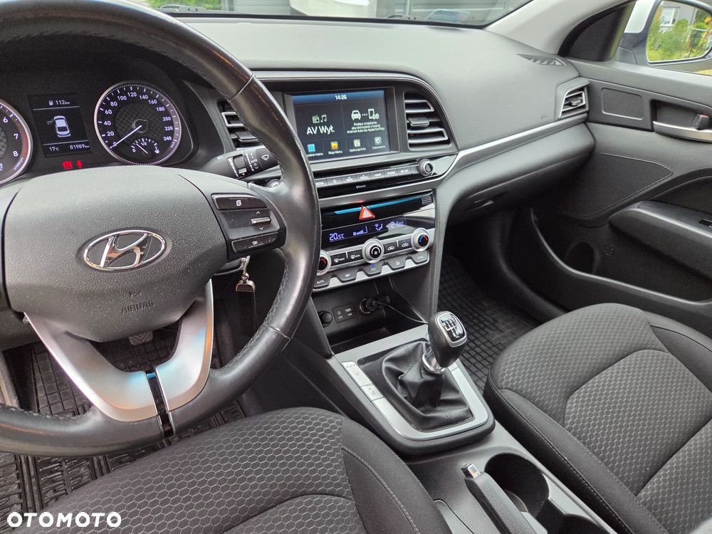 Hyundai Elantra - 18