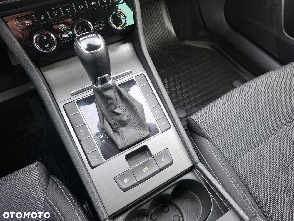 Skoda Superb 2.0 TDI SCR Style DSG - 15