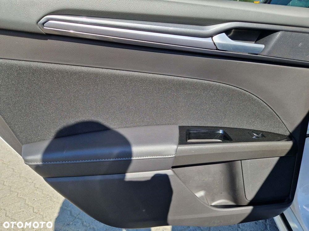 Ford Mondeo 2.0 EcoBlue Titanium - 25