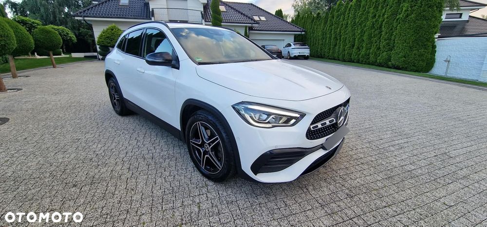 Mercedes-Benz GLA - 8