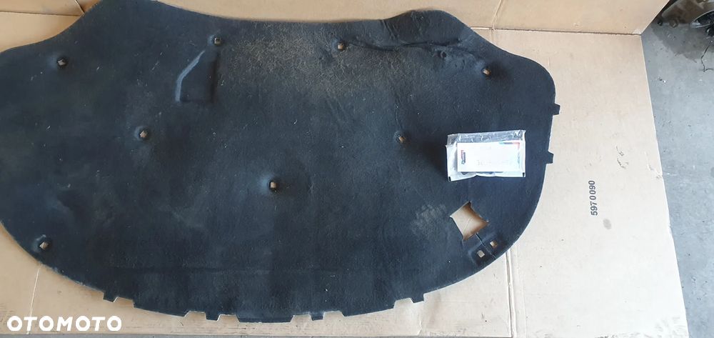 Wygłuszenie maski podbitka spinki VW Passat B6 3C0863831 - 3