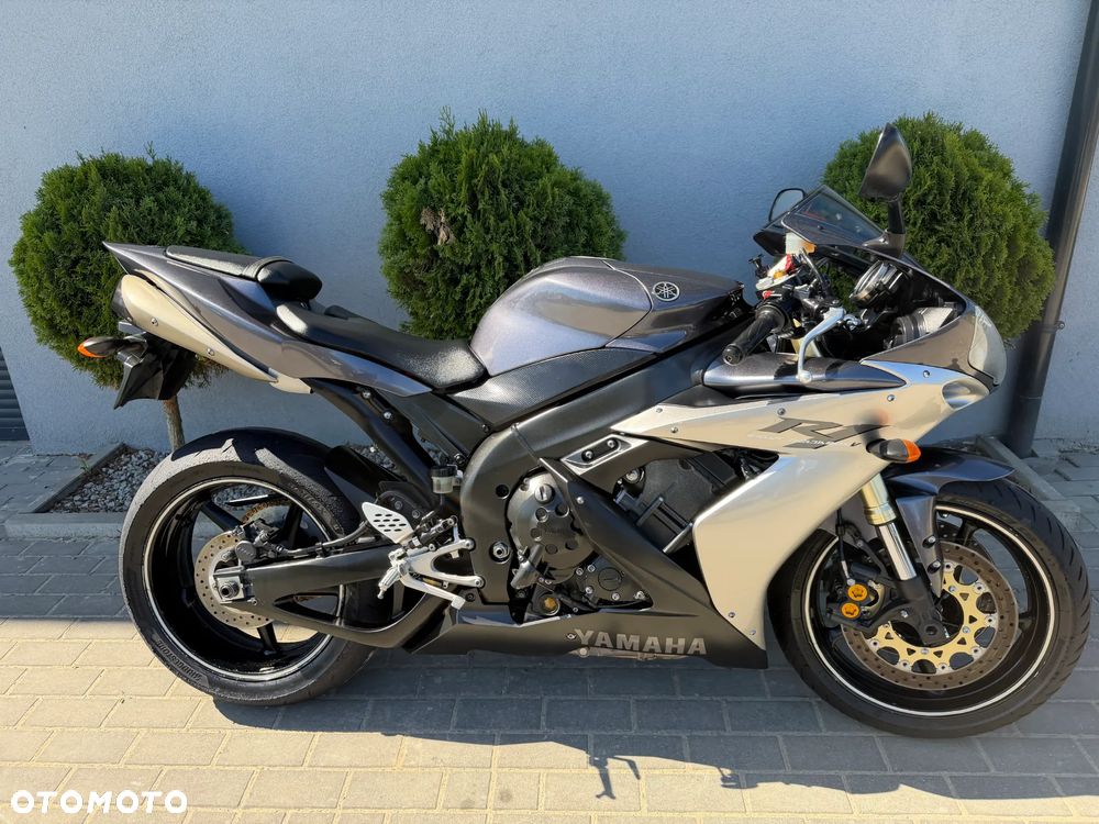 Yamaha R1 - 39
